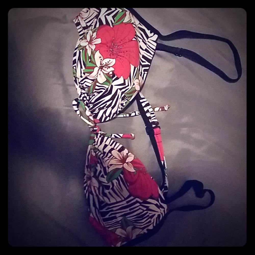 Great Condition Bedazzled Bikini Top By Heat